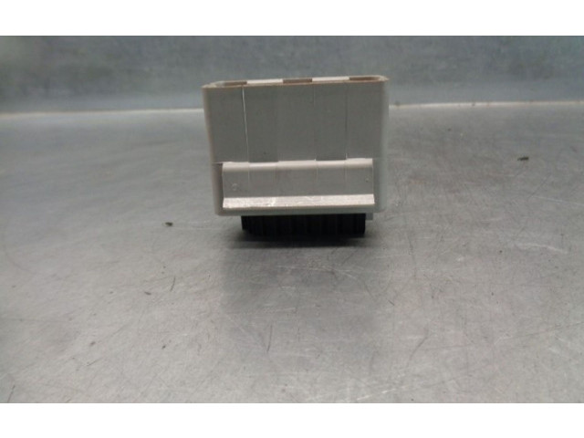 Блок предохранителей 9442303 Volvo C70