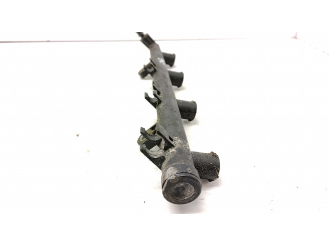 Vstřikovací lišta 8200135504   Renault Megane II  pro benzínový motor 1.6  