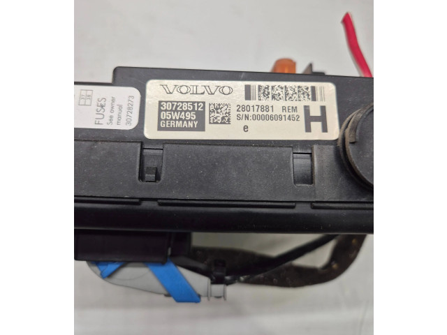 Блок предохранителей 30728512, 28017881   Volvo V70    