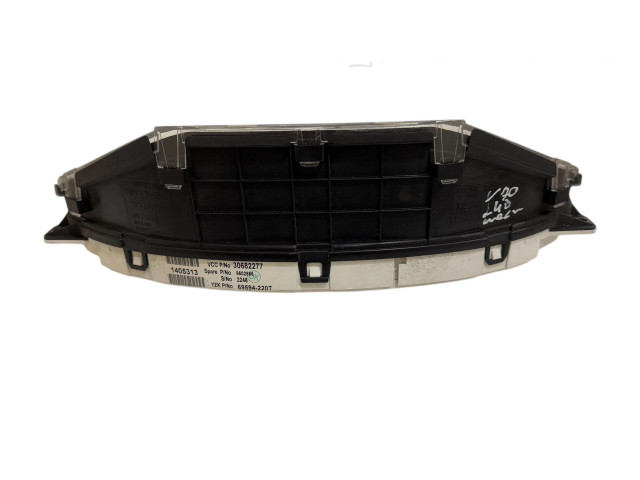 Панель приборов 30682277, 8602885   Volvo V70       