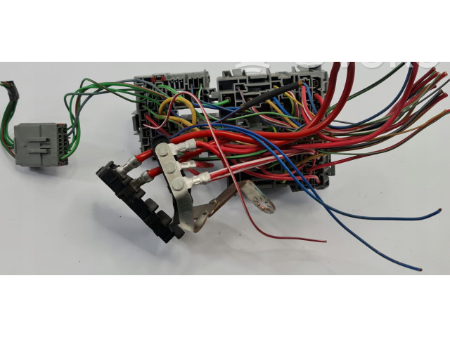 Блок предохранителей 8690698   Volvo XC90    