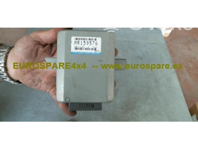 Блок предохранителей MR159576 Mitsubishi Montero