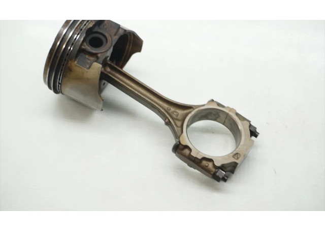 Поршень с шатуном Mitsubishi Galant