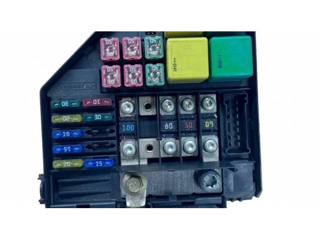 Блок предохранителей  YQE000210, YQH000140   Rover 75    