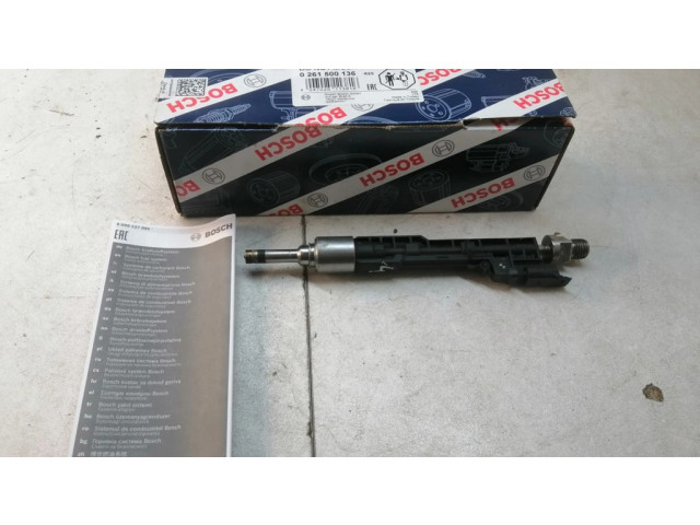 Vstřikovač 13647599876, 10213541 BMW M5 pro benzínový motor 4.4