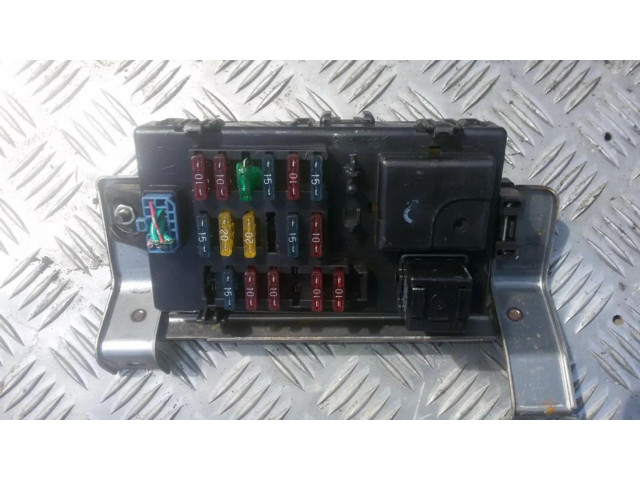 Блок предохранителей Daihatsu Sirion