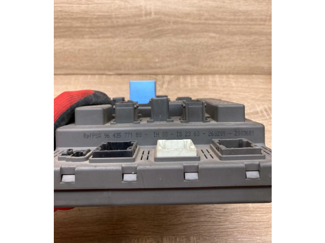 Pojistková skříňka 9643577180 Peugeot 607 2000