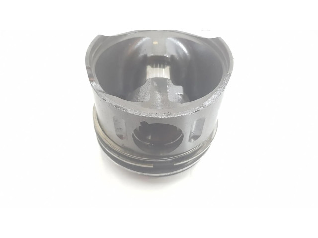 Píst A6460300517, 1141CB Mercedes-Benz C W204 pro naftový motor 2.1