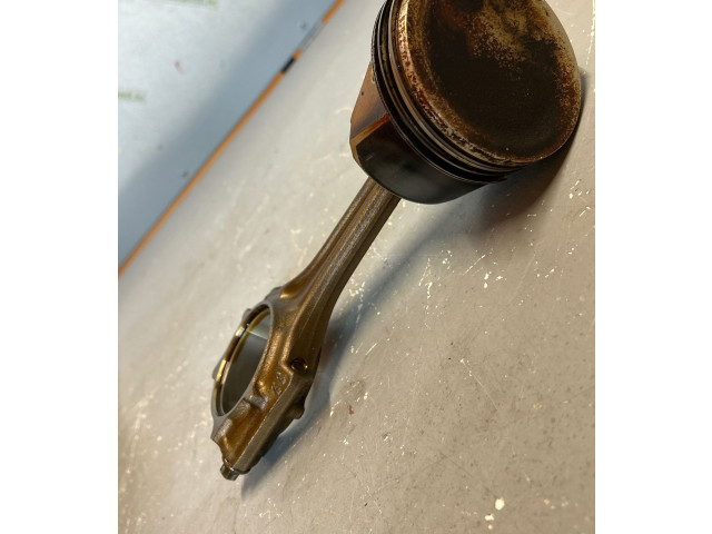  Поршень с шатуном  81P32  Audi A6 S6 C5 4B  