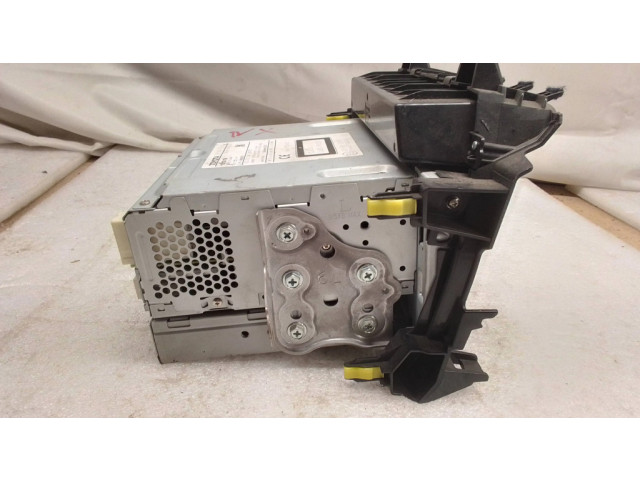 Радио/ проигрыватель CD/DVD / навигация