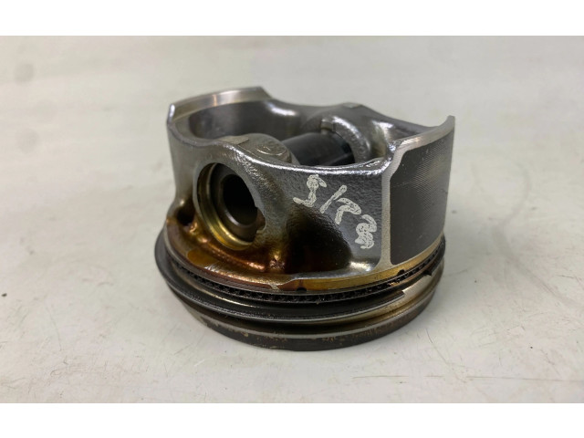  Поршень DNUE 06KBG, 82.435  Audi A3 S3 8V  