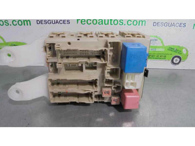   Pojistková skříňka 8273002J70   Toyota Auris E210 2006