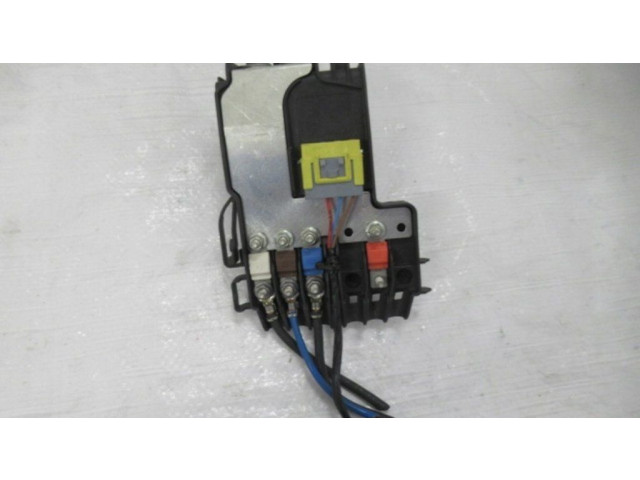 Узел подключения плюсовых проводов