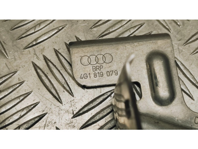 Другая деталь салона