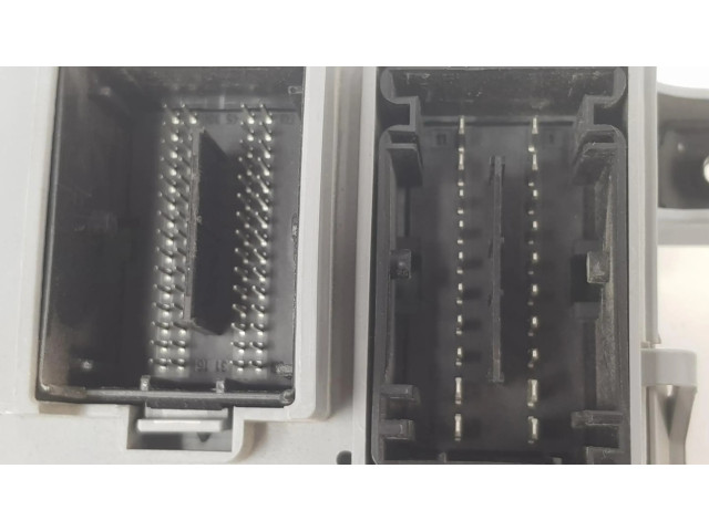 Блок предохранителей 520158930 Opel Corsa E