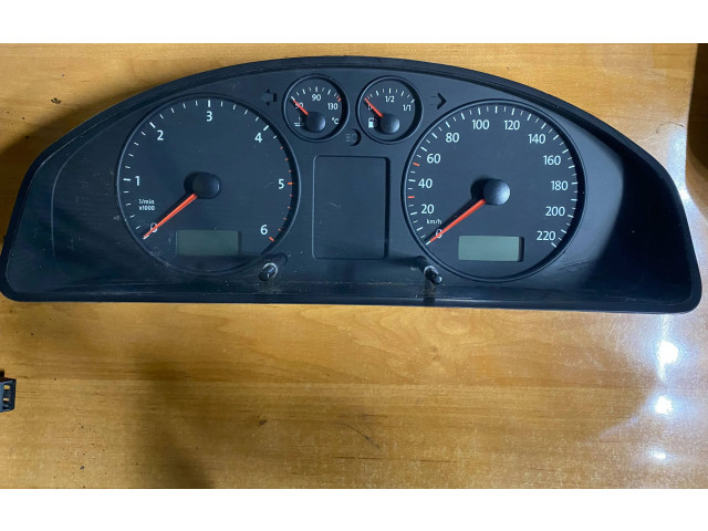 Přístrojová deska Volkswagen Transporter - Caravelle T5 2005 88311346