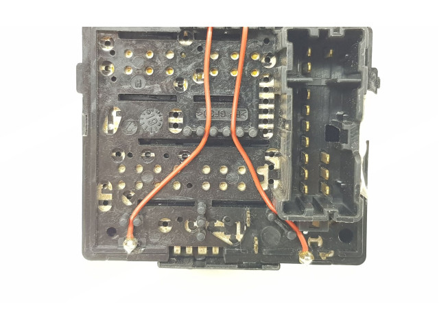 Ручка стеклоочистителей 255679575R, 8201168008 Dacia Sandero