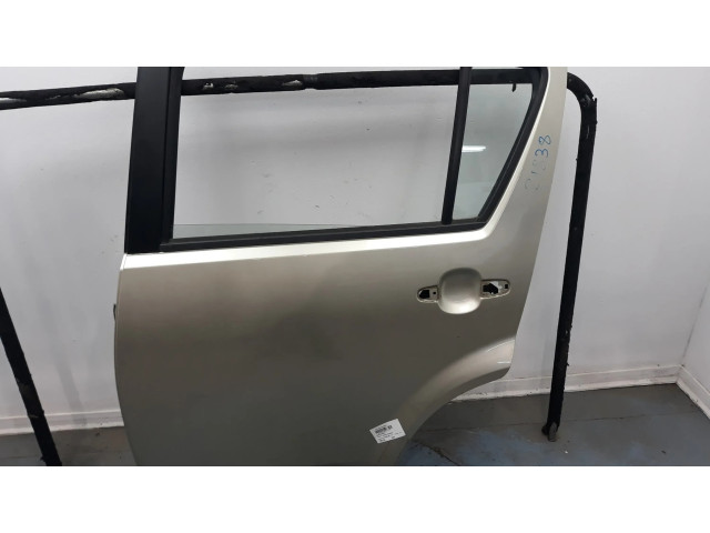 Задняя дверь