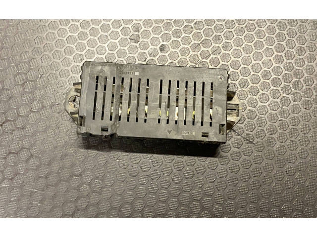 Блок предохранителей 9441776 Volvo S80