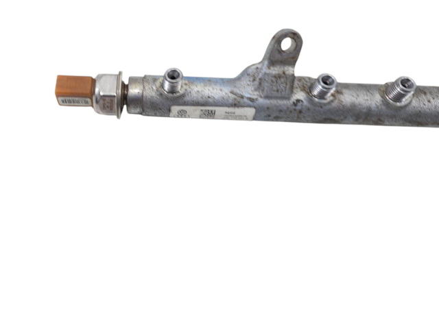 Топливная рампа 03L130089AA, 03L130089AA   Audi A1  