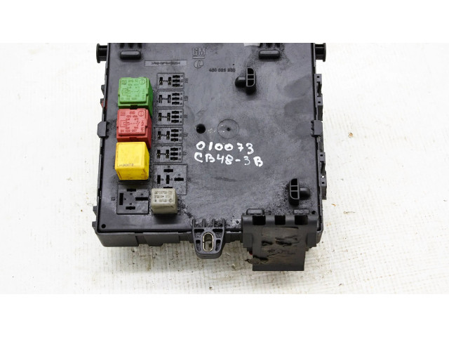 Блок предохранителей 13170890, 519049100 Opel Vectra C