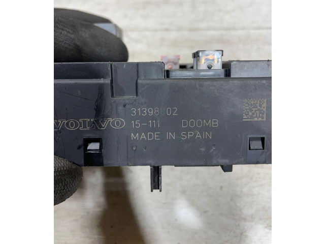 Блок предохранителей 31398002, 15111   Volvo XC90    