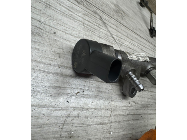 Топливная рампа 03L130089, 2700000170 Volkswagen Golf VI