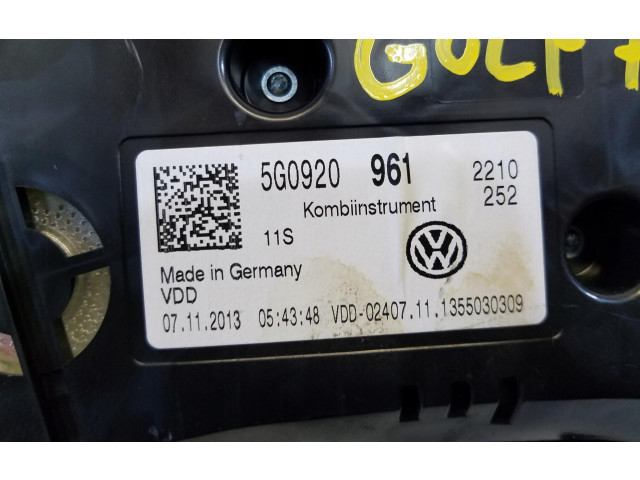Панель приборов Volkswagen Golf VII