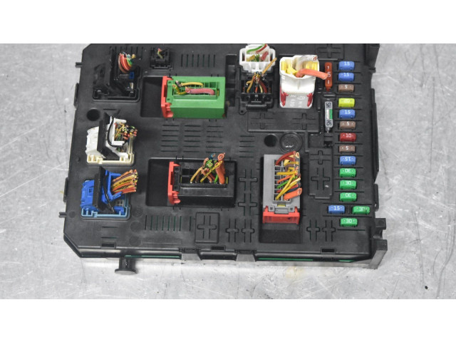 Блок предохранителей    Peugeot 5008    