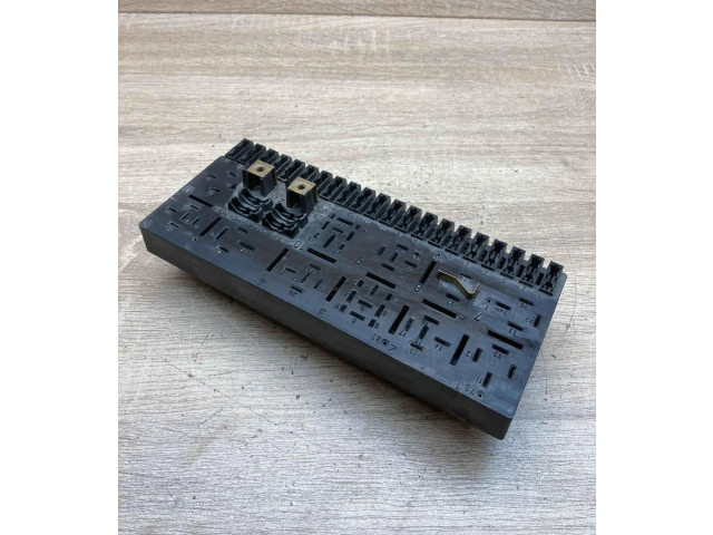   Pojistková skříňka 443941822A   Audi 80 90 S2 B4 1991