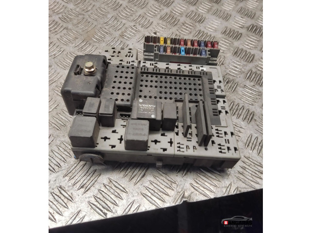 Блок предохранителей 8676286   Volvo S80    