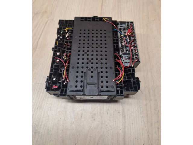 Блок предохранителей  8645729, 8688153   Volvo S80    