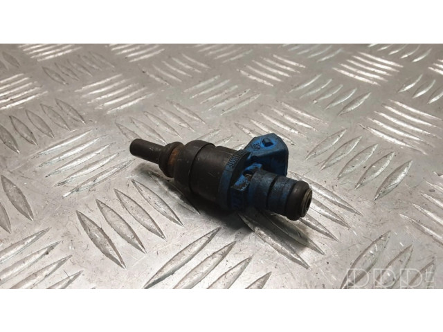 Vstřikovač 058133551F   Audi A4 S4 B5 8D  pro benzínový motor 1.8  