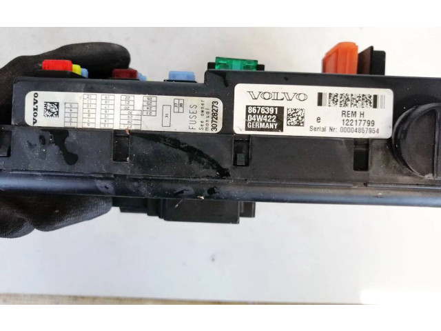 Блок предохранителей  12217799, 00004857954   Volvo V70    