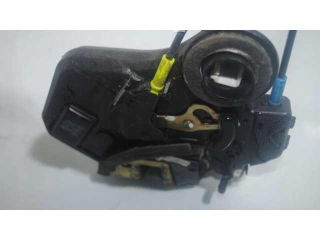 Zámek zadních dveří Toyota Avensis T250 2003