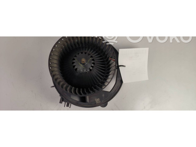 Вентилятор печки 5WB819015 Skoda Octavia Mk4