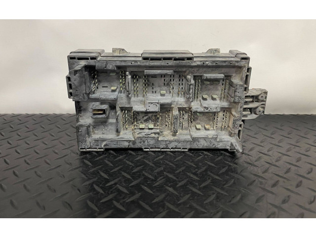 Pojistková skříňka 22798217 Cadillac Escalade 2010