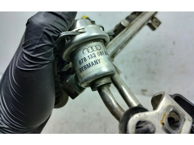 Топливная рампа 078133681AJ   Audi A6 S6 C5 4B  