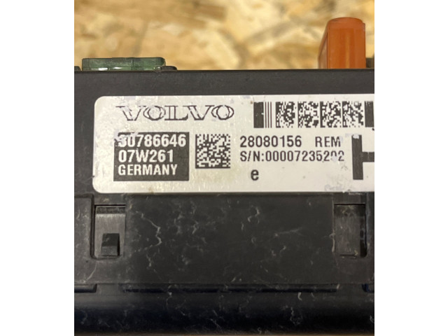 Блок предохранителей 30786646, 28080156 Volvo V70