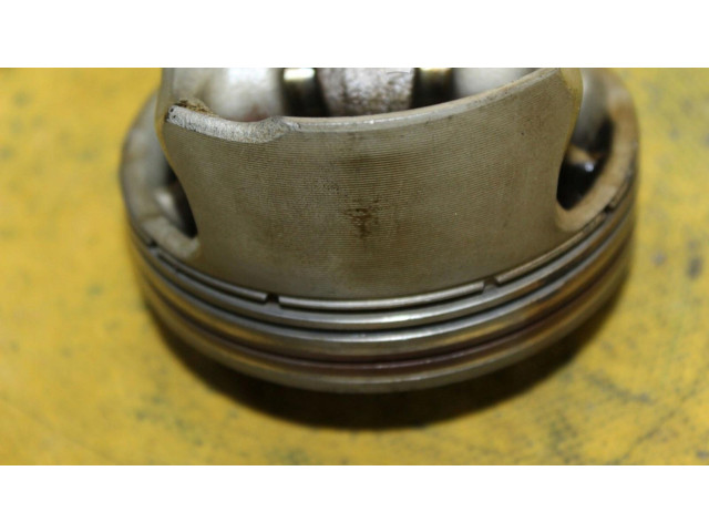 Píst 07L107103R   Audi A8 S8 D3 4E     