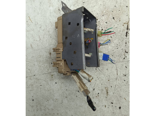 Блок предохранителей 306135   Subaru Forester SG    