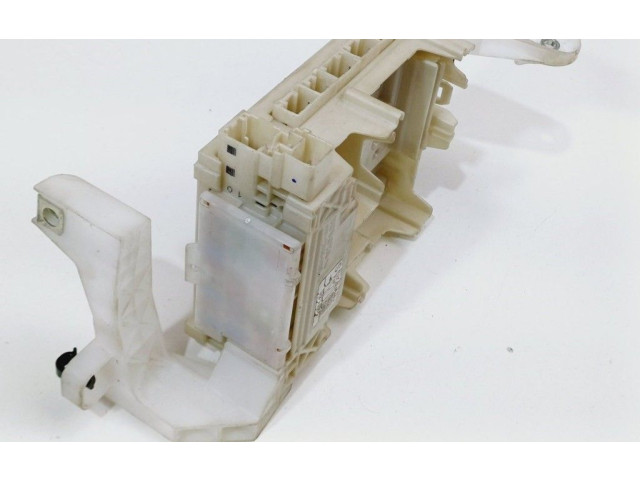 Блок предохранителей 827300H030 Peugeot 108