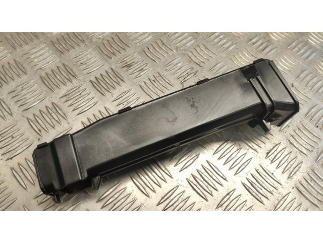 Другая деталь отсека двигателя