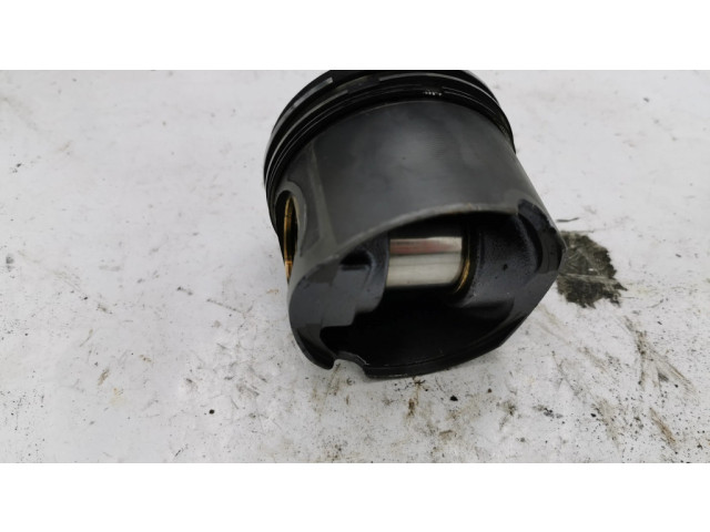 Píst NOCODE BMW 5 E60 E61 pro naftový motor 3.0