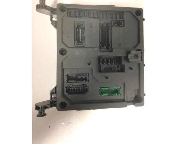 Блок предохранителей S108152001 Volkswagen Golf IV