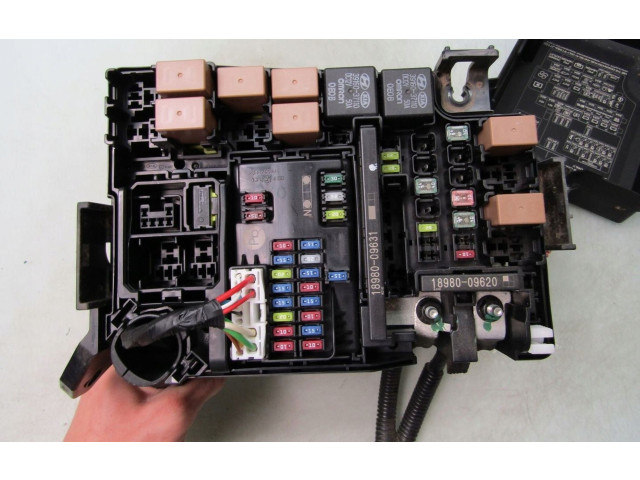 Блок предохранителей 91200J7720 KIA Ceed