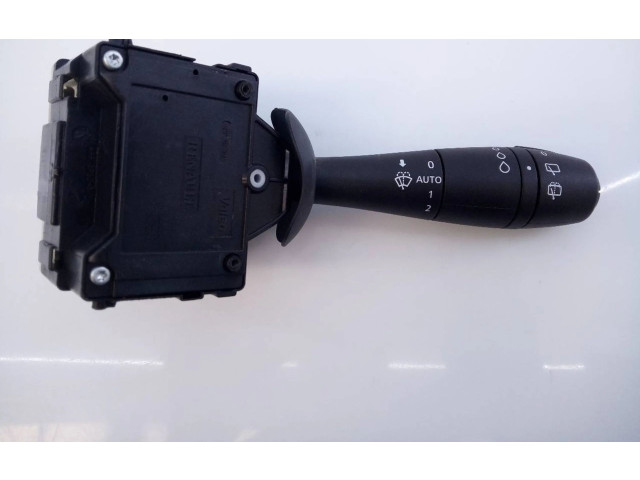 Ручка стеклоочистителей 255676085R, E106703231   Renault Clio IV