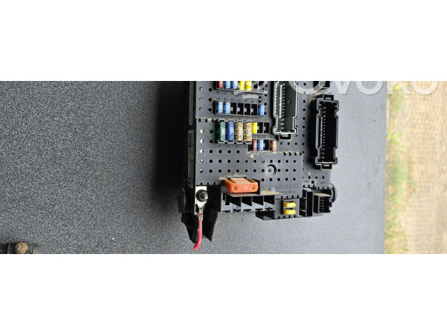 Блок предохранителей 30786646   Volvo V70    