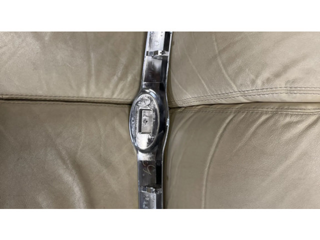 Верхняя решётка Subaru Tribeca 2008-2016 года 91123XA25A      