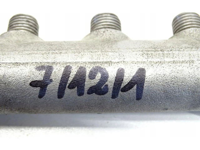 Топливная рампа 03L089C Audi A3 S3 8P